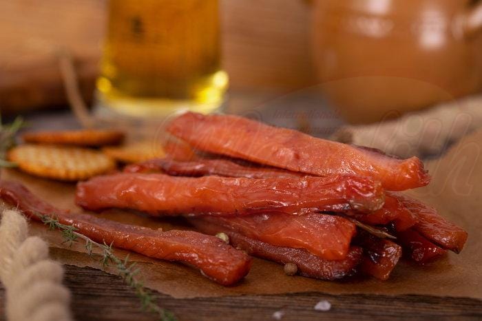OURS MARKET Saumon du Kamtchatka – Filets Sauvages Fumés au Hêtre